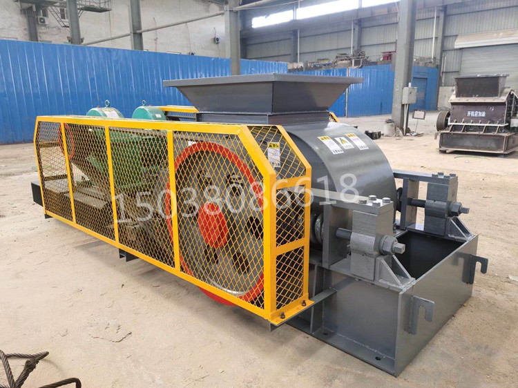 小型號(hào)對(duì)輥破碎機(jī)產(chǎn)量是多少？哪里有破碎機(jī)現(xiàn)貨？(圖1)