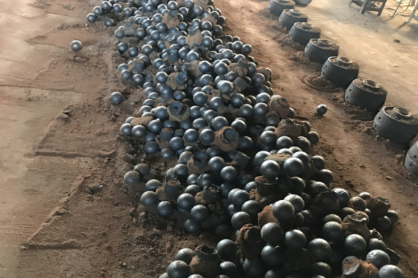 球磨機(jī)鋼球(圖4) 球磨機(jī)鋼球(圖4)