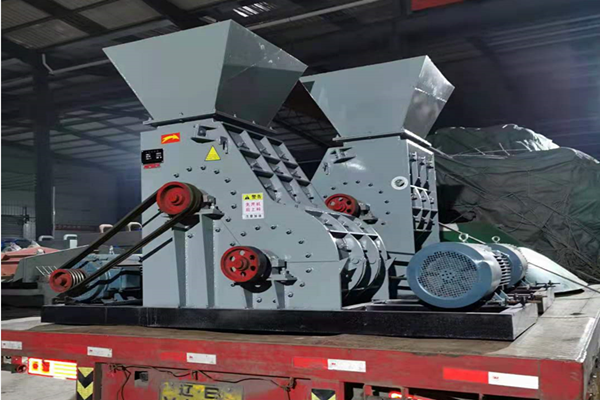 雙擊破碎機裝車發(fā)貨(圖1)