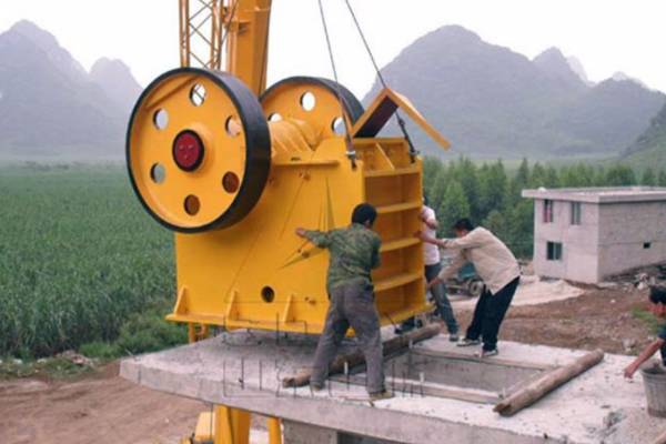 鄂式破碎機(jī)(圖5) 鄂式破碎機(jī)(圖5)